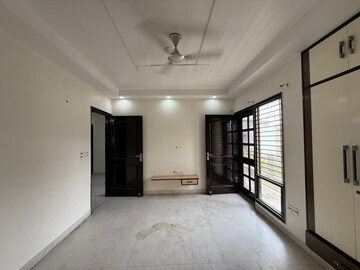 Room in 3 BHK Builder Floor at Paschim Vihar – for Rent
