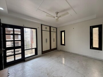 Room in 3 BHK Builder Floor at Paschim Vihar – for Rent