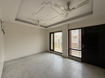Room in 3 BHK Builder Floor at Paschim Vihar – for Rent