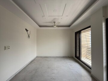 Room in 3 BHK Builder Floor at Paschim Vihar – for Rent