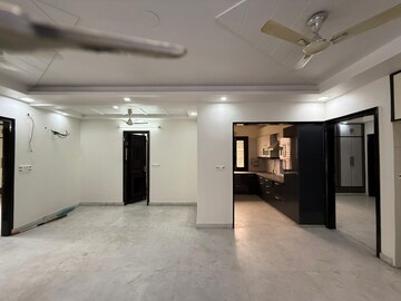 Room in 3 BHK Builder Floor at Paschim Vihar – for Rent