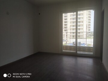 Room in 2 BHK Apartment at BPTP Discovery Park, Sector 80 – for Sale
