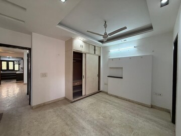 Room in 3 BHK Builder Floor at Paschim Vihar – for Rent