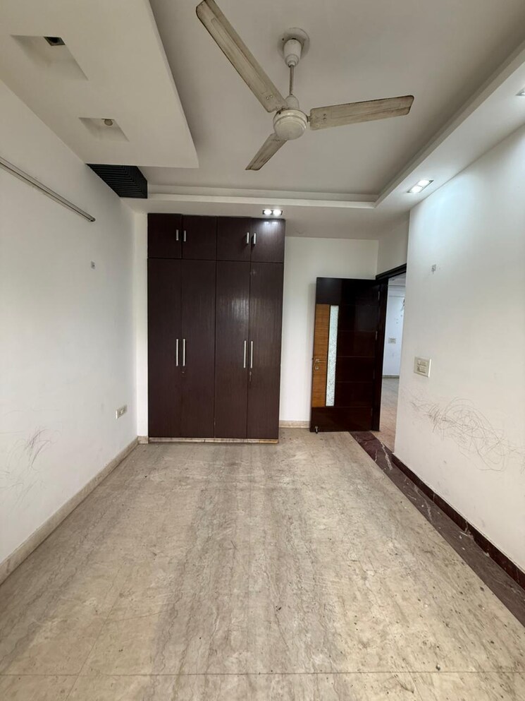 Room, paschim vihar 3 Bedroom 1800 Sq.Ft. Builder Floor In Paschim Vihar Delhi 8883570
