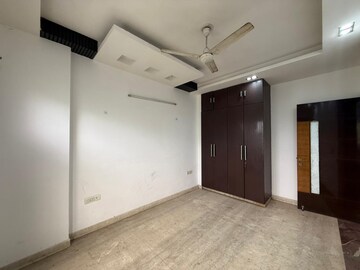 Room in 3 BHK Builder Floor at Paschim Vihar – for Rent