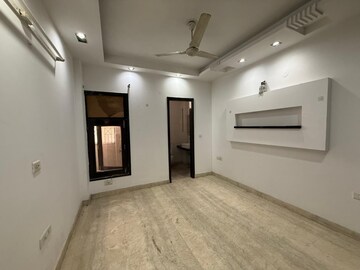 Room in 3 BHK Builder Floor at Paschim Vihar – for Rent