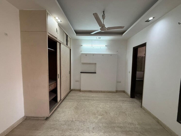 Room, paschim vihar 3 Bedroom 1800 Sq.Ft. Builder Floor In Paschim Vihar Delhi 8883570
