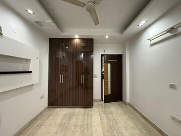 Room in 3 BHK Builder Floor at Paschim Vihar – for Rent