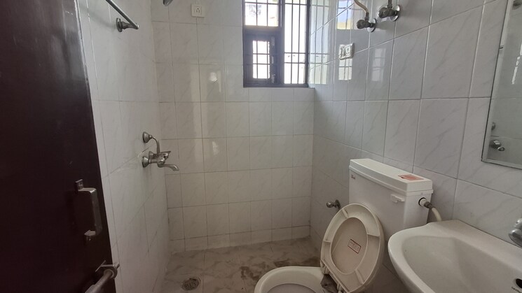 Bathroom, vip road 2 Bedroom 900 Sq.Ft. Apartment In Vip Road Zirakpur 8883629