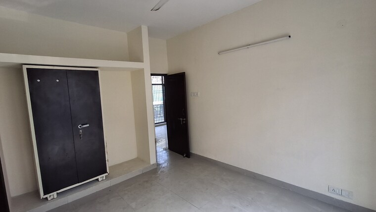Room, vip road 2 Bedroom 900 Sq.Ft. Apartment In Vip Road Zirakpur 8883629