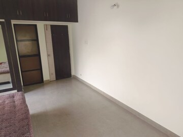 Room in 2 BHK Apartment at Ghorpadi – for Rent