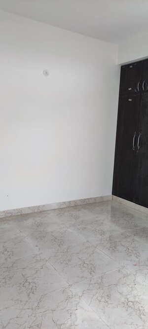 Room in 3 BHK Apartment at Vashisht Heights, Sector 87 – for Sale