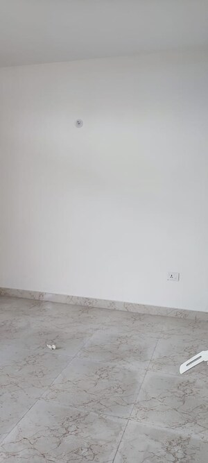 Room in 3 BHK Apartment at Vashisht Heights, Sector 87 – for Sale