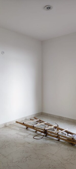 Room in 3 BHK Apartment at Vashisht Heights, Sector 87 – for Sale