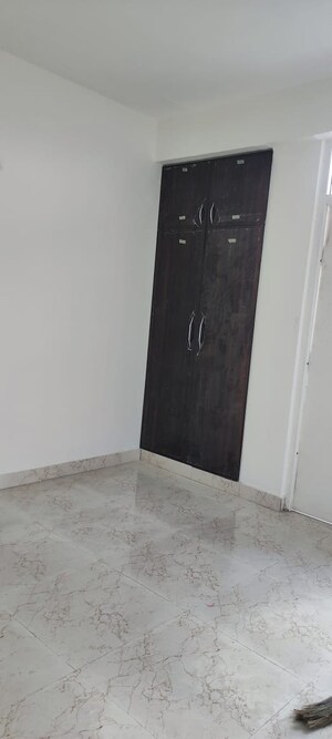 Room in 3 BHK Apartment at Vashisht Heights, Sector 87 – for Sale