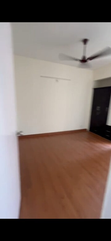 Room in 2 BHK Apartment at Jaypee Greens Kosmos, Sector 134 – for Rent