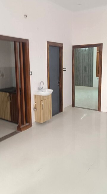 Room in 2 BHK Apartment at Gola Road – for Rent