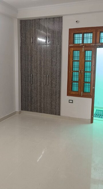 Room in 2 BHK Apartment at Gola Road – for Rent
