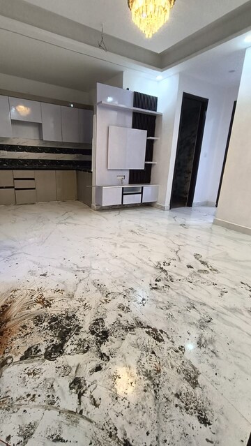 Room in 2 BHK Builder Floor at Sector 73 – for Sale