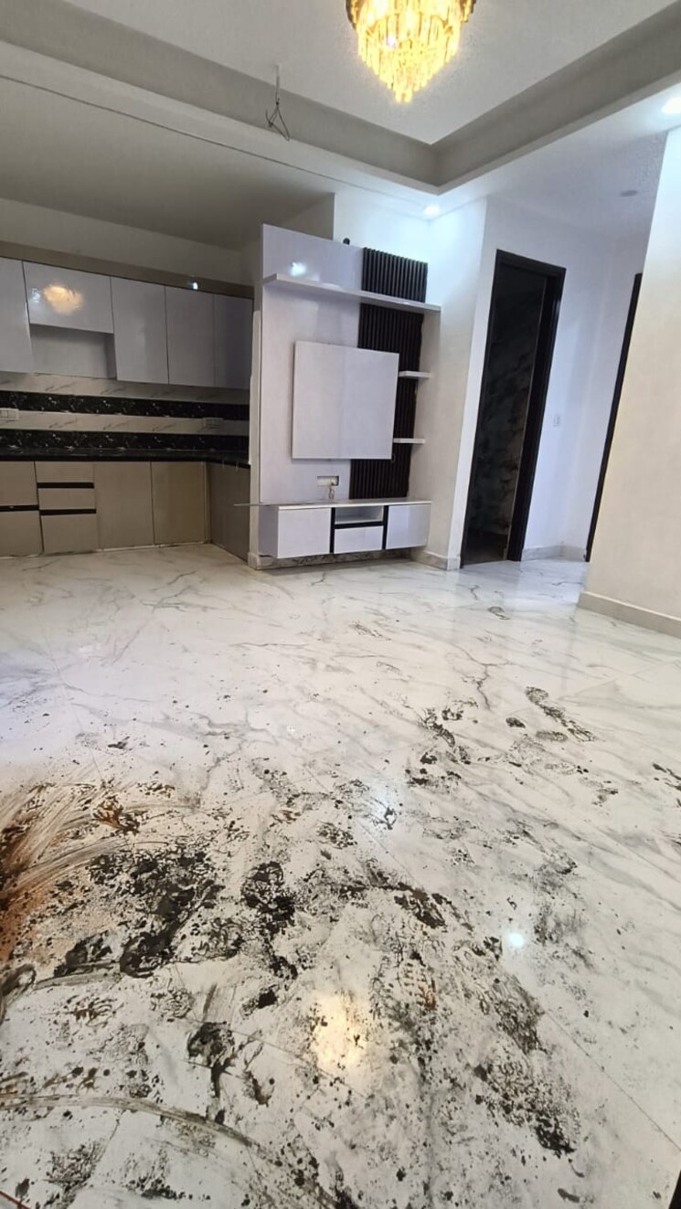 Room, sector 73 2 Bedroom 1050 Sq.Ft. Builder Floor In Sector 73 Noida 8883819