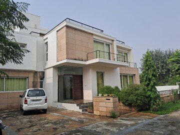 4 BHK Villa For Sale in Vatika Signature Two, Sector 82