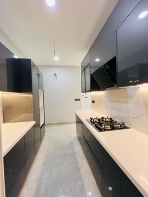 Kitchen in 3 BHK Builder Floor at CS Roseate 63, Sector 63a – for Sale