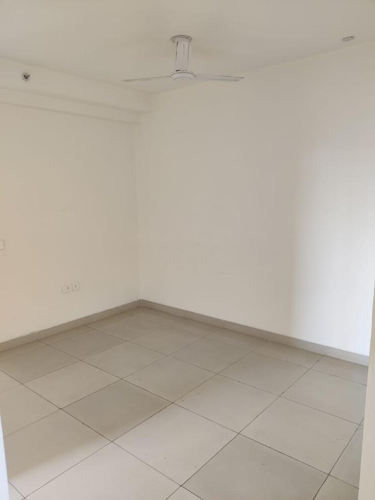 Room, dlf-regal-gardens 3 Bedroom 1745 Sq.Ft. Apartment In Sector 90 Gurgaon 8883856