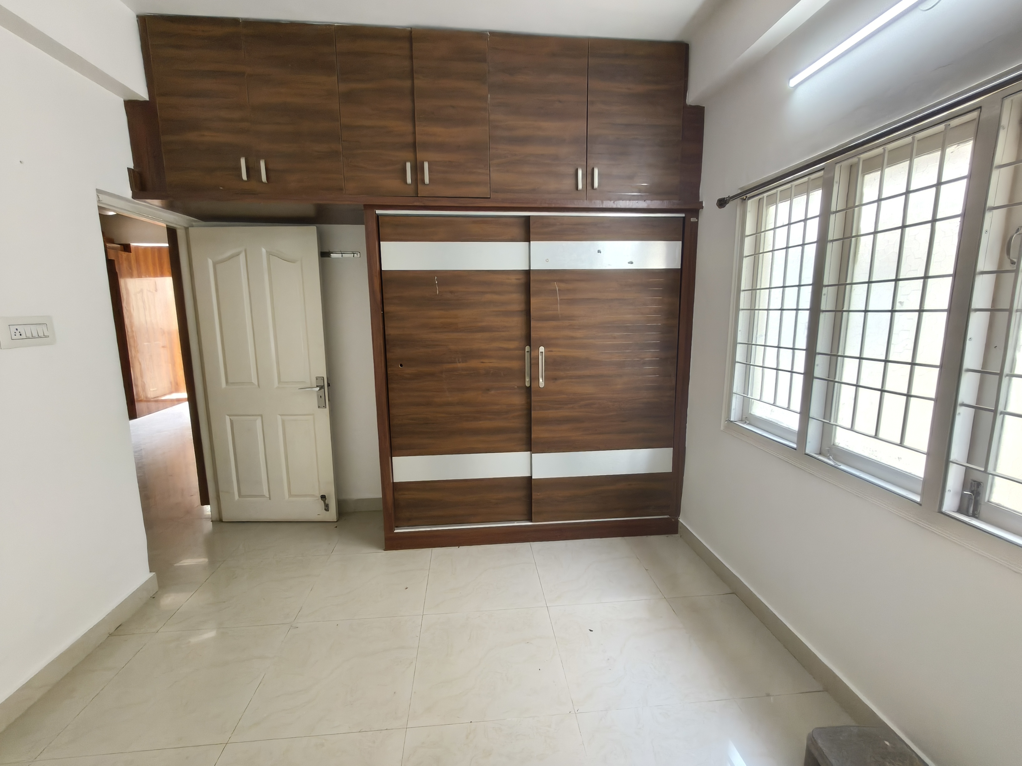 3 BHK Apartment For Rent in Mayflower Apartment