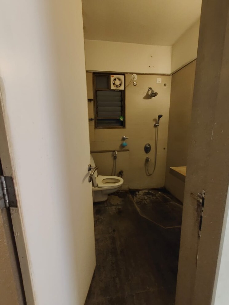 Bathroom, kool-homes-solitaire-i 3 Bedroom 1600 Sq.Ft. Apartment In Kondhwa Pune 8884003