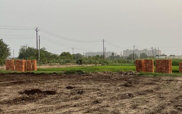 Plot For Sale in Bank Colony