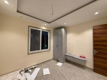 Room in 3 BHK Apartment at Paschim Vihar – for Rent