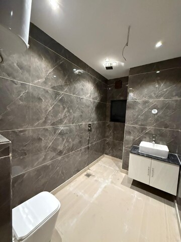 Attached Bathroom in 3 BHK Apartment at Paschim Vihar – for Rent
