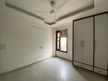 Room in 3 BHK Builder Floor at Paschim Vihar – for Rent