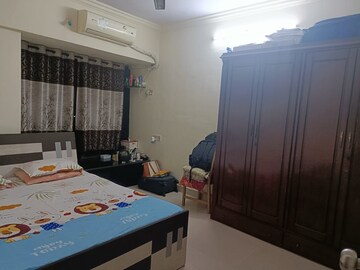 Bedroom in 2 BHK Apartment at Dheeraj Solitaire, Malad West – for Rent