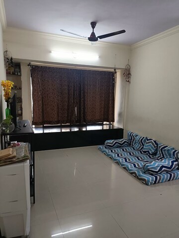 Furnished Amenities in 2 BHK Apartment at Dheeraj Solitaire, Malad West – for Rent