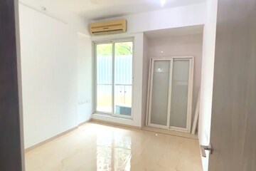 Room in 2 BHK Apartment at Rosa Manhattan, Ghodbunder Road – for Sale