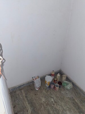 Room in 2.5 BHK Apartment at Gaur City-2, Gaur City 2 – for Sale