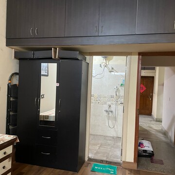 Team Area in Studio Apartment at Langford Gardens – for Rent