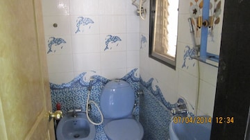 Living Room in 2 BHK Apartment at Triveni CHS Andheri, Andheri West – for Rent