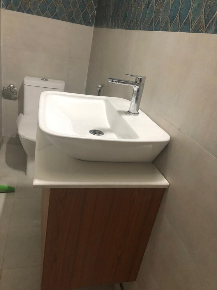 Attached Bathroom, kalkaji 2 Bedroom 900 Sq.Ft. Apartment In Kalkaji Delhi 8884376