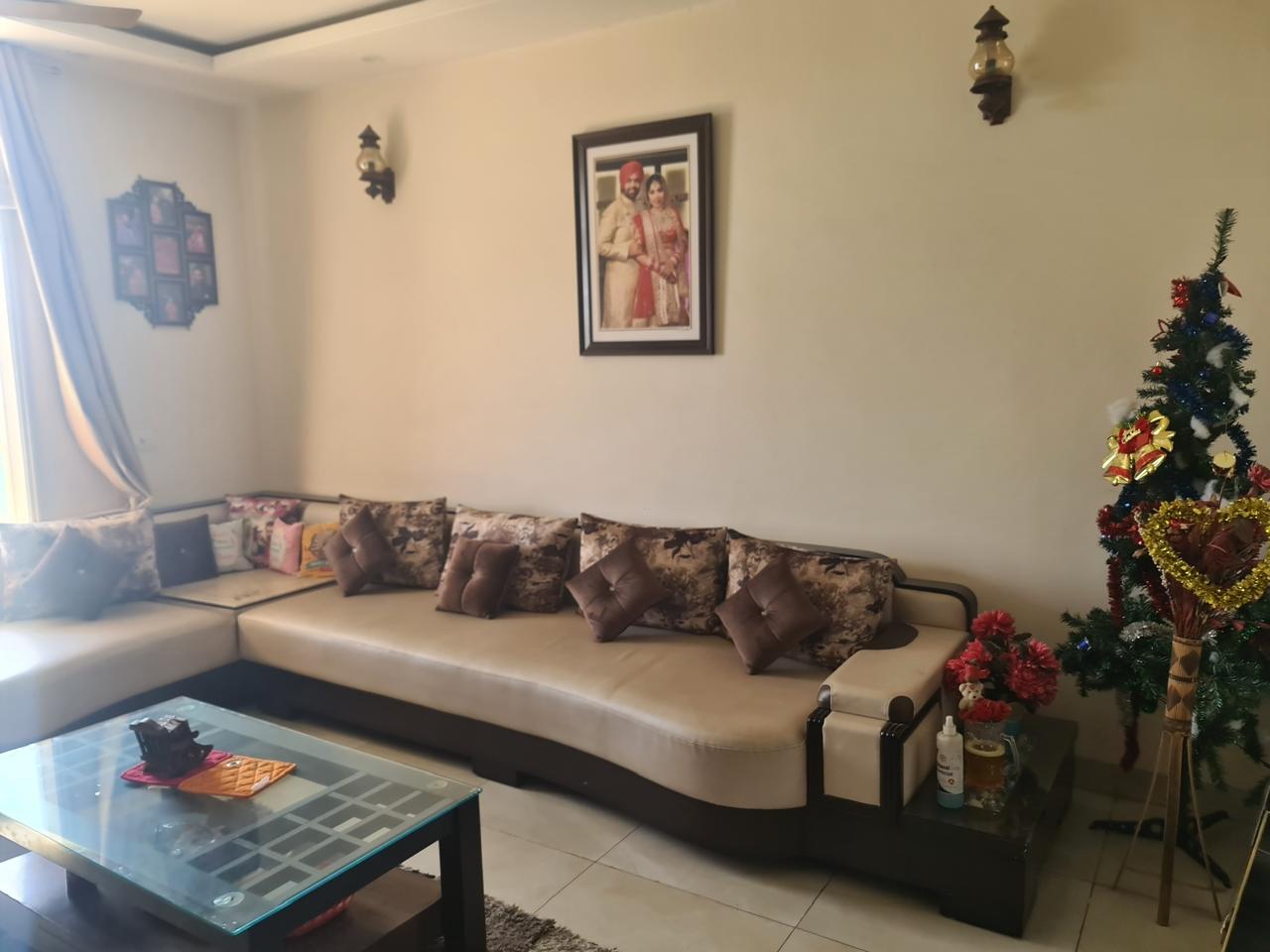 2 BHK + Servant Room Apartment For Rent in Oasis Green