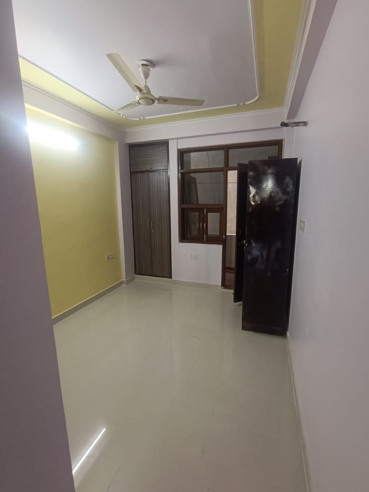 Room, panchsheel vihar 3 Bedroom 125 Sq.Yd. Apartment In Panchsheel Vihar Delhi 8884353