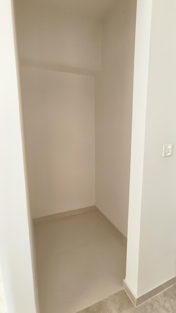 2 BHK Apartment For Rent in Lodha Amara, Kolshet Road