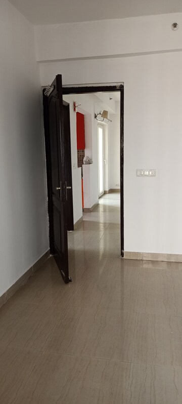 Building Lobby in 3.5 BHK Apartment at Sunworld Central, Sector 107 – for Rent