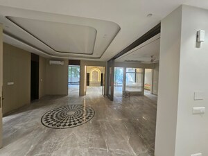 Parking in 5 BHK Builder Floor at Ansal Sushant Residency, Sushant Lok Iii – for Sale