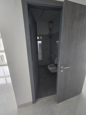 Furnished Amenities in 3 BHK Apartment at Dadar West – for Rent