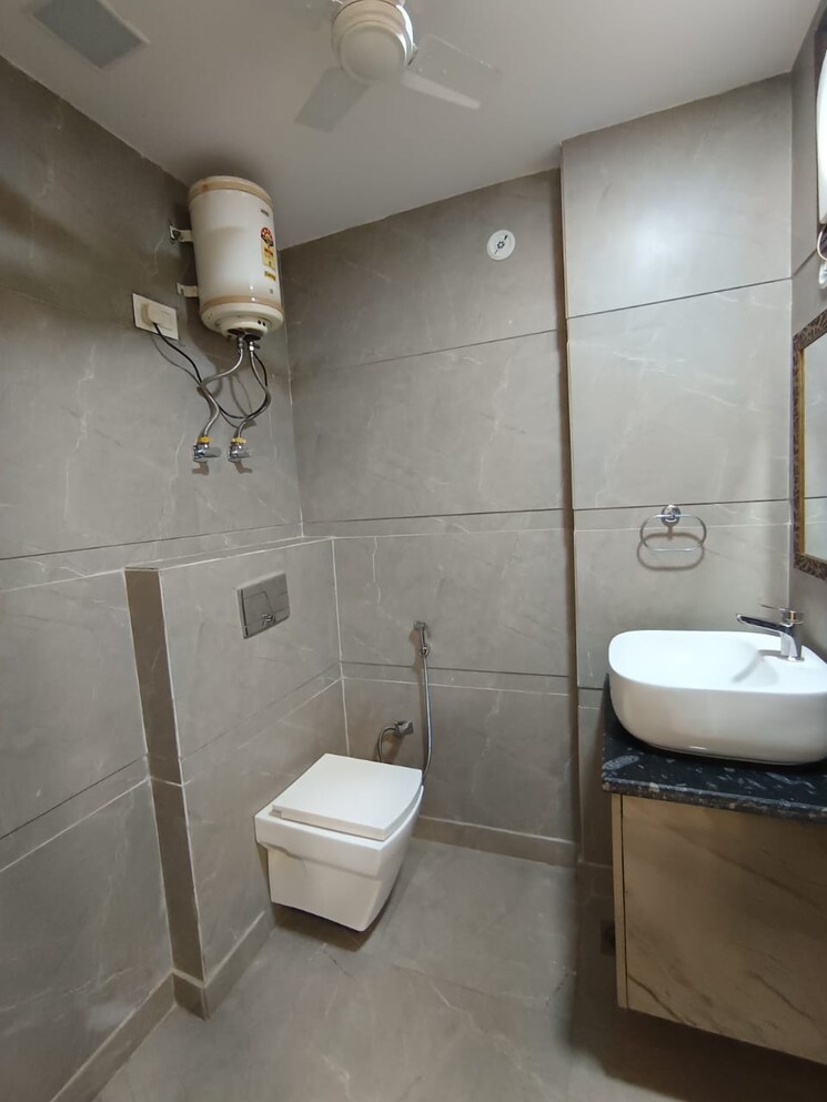 Bathroom, jahaz-apartments 2.5 Bedroom 1000 Sq.Ft. Apartment In Paschim Vihar Delhi 8884472