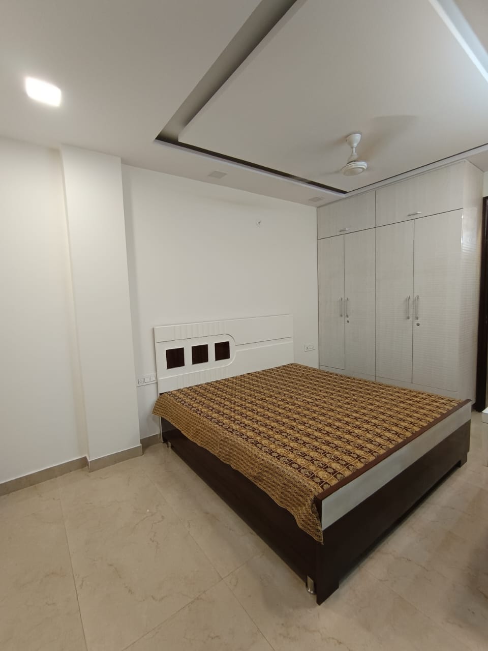 2.5 BHK + Pooja Room Apartment For Rent in Jahaz Apartments