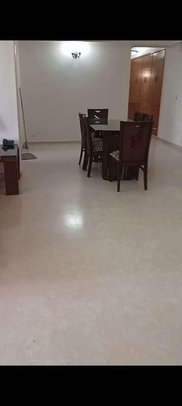 Room in 4 BHK Apartment at DLF Westend Heights, Sector 53 – for Rent