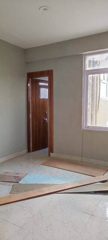 Room in 2 BHK Apartment at Vashisht Heights, Sector 87 – for Rent